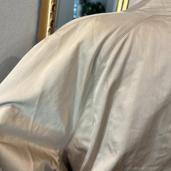 Authentic Burberry trench coat with belt - Picture 8 of 12